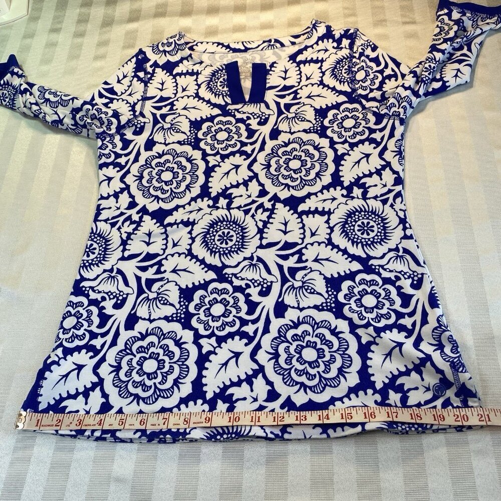 T By TALBOTS Blue Floral UPF 50+ Sun Protection Stretch Knit Top Large PETITE - Picture 8 of 14